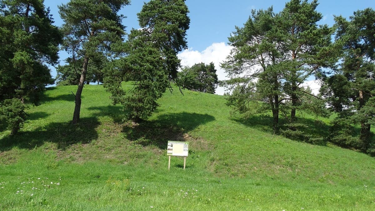 Lentainių piliakalnis
